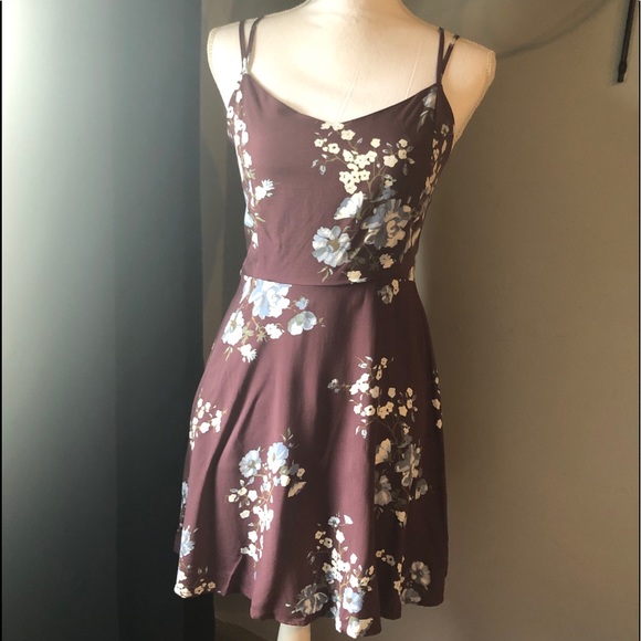 NWT Garage Mulberry Floral Dress - Picture 2 of 5